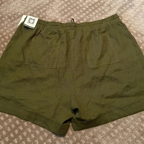 ☀️ANNE KLEIN shorts ☀️
BIN #7 - Picture 2 of 5